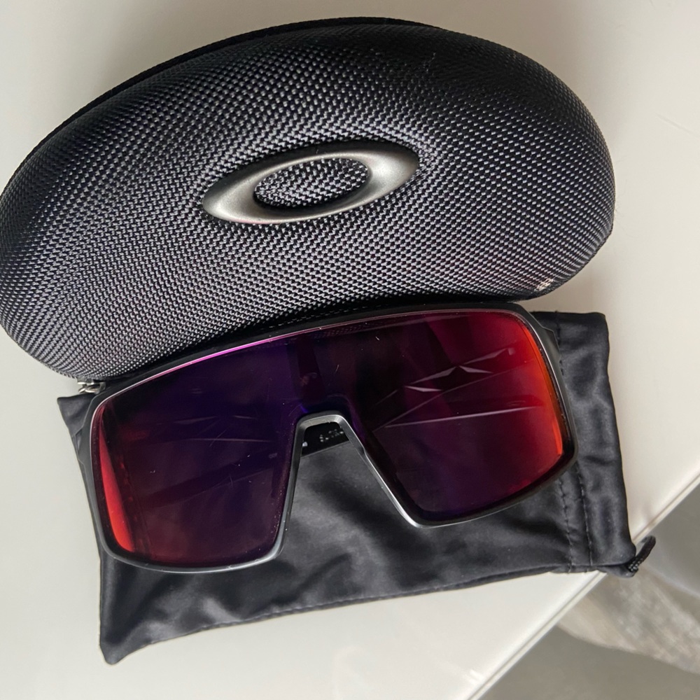 Oakley Sutro light use